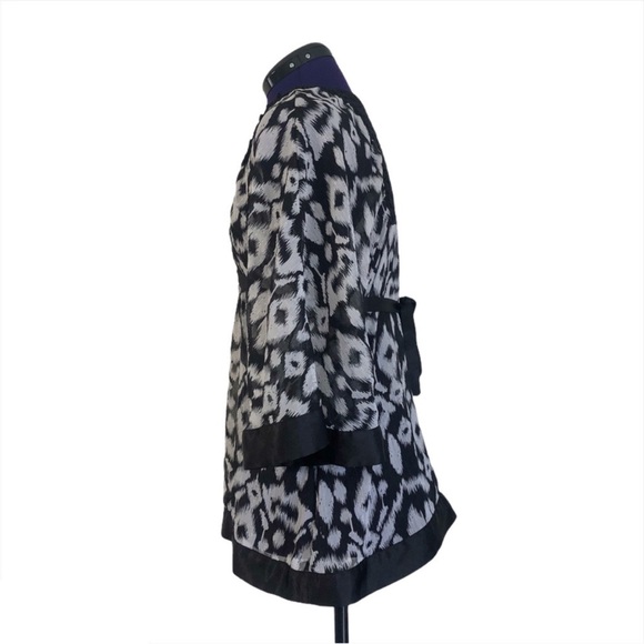 2B Bebe Black White Patterned Crochet Top - Picture 2 of 14